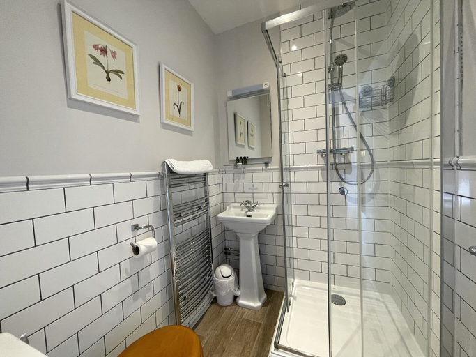 Bathroom 3, The Jug & Bottle, Wirral
