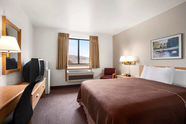 Bedroom 3, Travelodge by Wyndham Elko NV, Elko