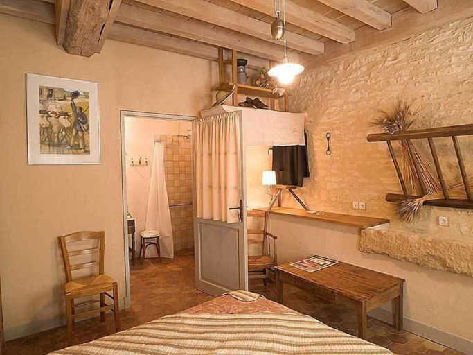 Bedroom 2, Auberge de la Beursaudiere, Yonne