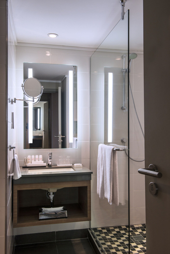 Bathroom 4, Radisson Blu Mammy Yoko Hotel, Freetown, Western Urban
