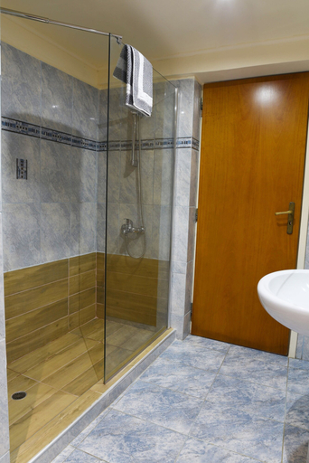 Bathroom 5, Esperides Beach Hotel Apartments, Crete
