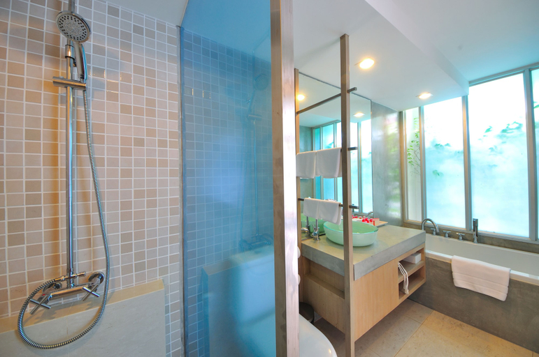 Bathroom 5, Ramada by Wyndham Phuket Southsea, Pulau Phuket