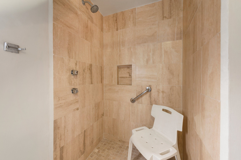 Bathroom 4, Ramada Plaza Leon, León