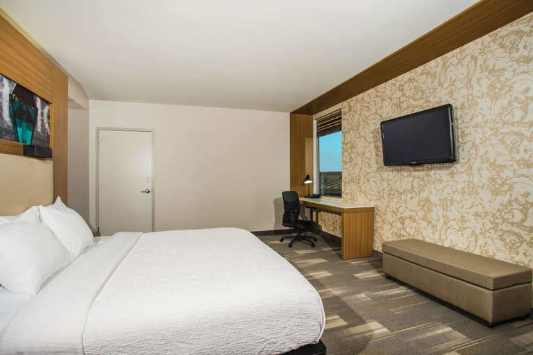 Bedroom 3, La Quinta Inn & Suites by Wyndham Winchester, Frederick
