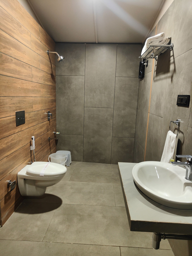 Bathroom, Nirvana Resort and Restaurant, Narmada