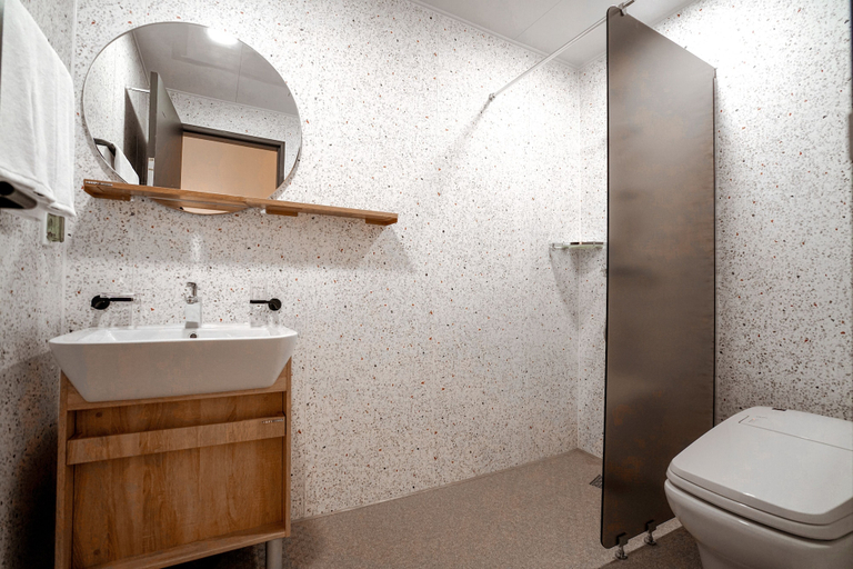 Bathroom 5, Mipo Oceanside Hotel, Haeundae