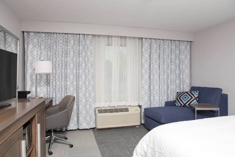Bedroom 2, Hampton Inn & Suites Michigan City, LaPorte