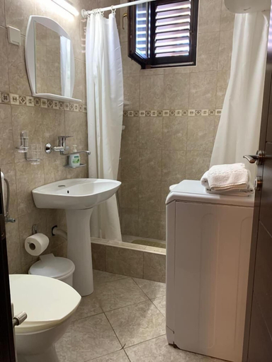 Bathroom 4, Apartments Petrovac