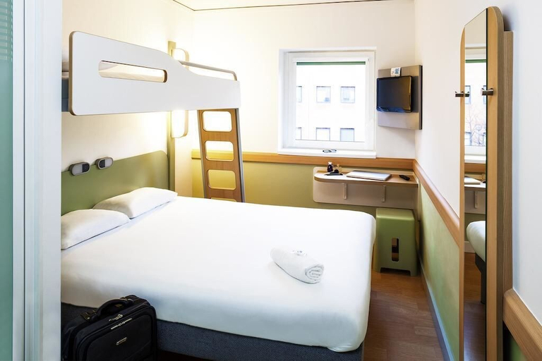 Bedroom 4, ibis budget Edinburgh Park, Edinburgh