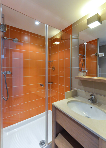 Bathroom 3, Village Club du Soleil Les 2 Alpes, Isère