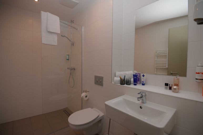 Bathroom 3, Motel Plus Schönefeld, Dahme-Spreewald