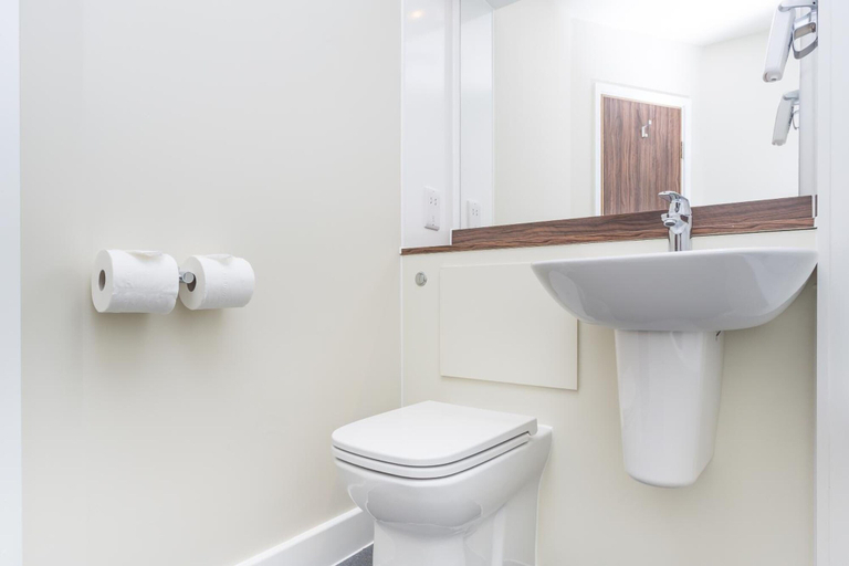 Bathroom 4, Mermaid, Ipswich by Marston's Inns, Suffolk