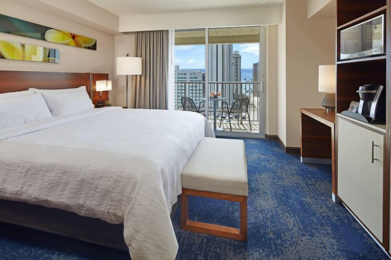 Bedroom 3, Hilton Garden Inn Waikiki Beach, Honolulu