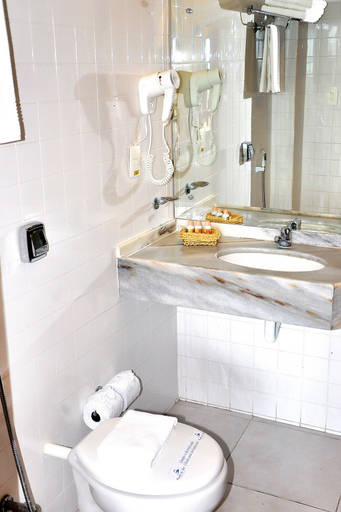 Bathroom 5, Rede Andrade Bello Mare Comfort, Natal