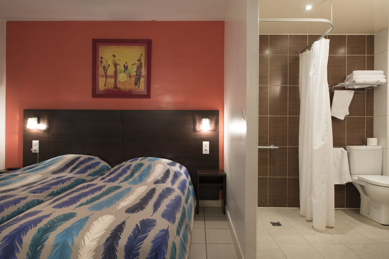 Bathroom 4, Hotel De Reims, Paris