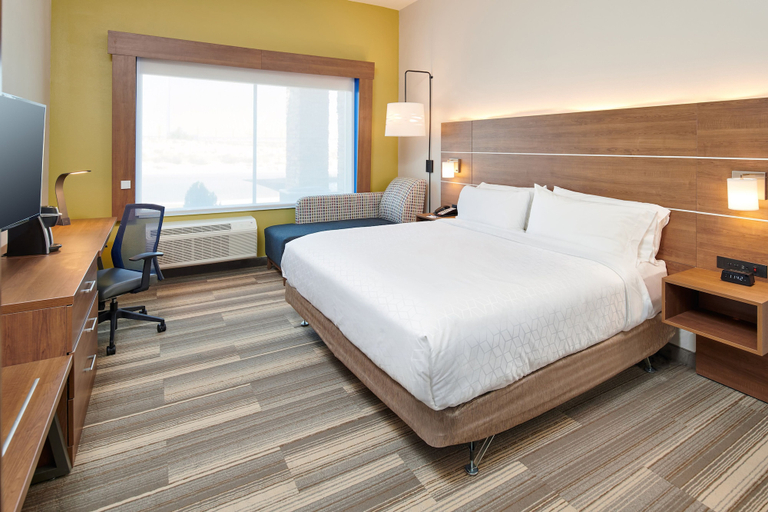Bedroom 3, Holiday Inn Express & Suites TAYLOR by IHG, Williamson