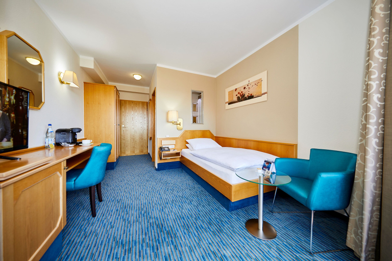 Bedroom 3, Hotel Sonnenhof Dietzenbach, Offenbach