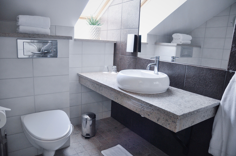 Bathroom 4, Kalk Hotel, Gotland
