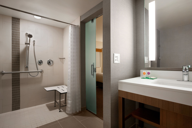 Bathroom 4, Hyatt Place Minneapolis Downtown, Hennepin
