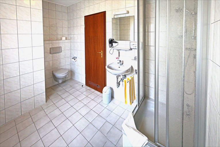 Bathroom 4, City Hotel Mark Michelstadt, Odenwaldkreis