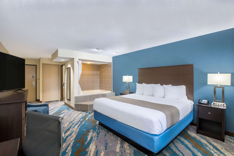 Bedroom 3, AmericInn by Wyndham Prairie du Chien, Crawford