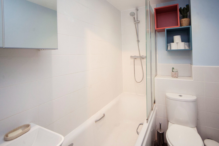 Bathroom 4, Special 3 Bedroom Townhouse With Parking in Bristol, Bristol