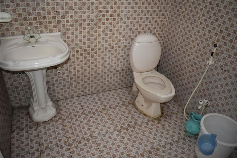 Bathroom, Ever Green Hotel & Restaurant, Hazara