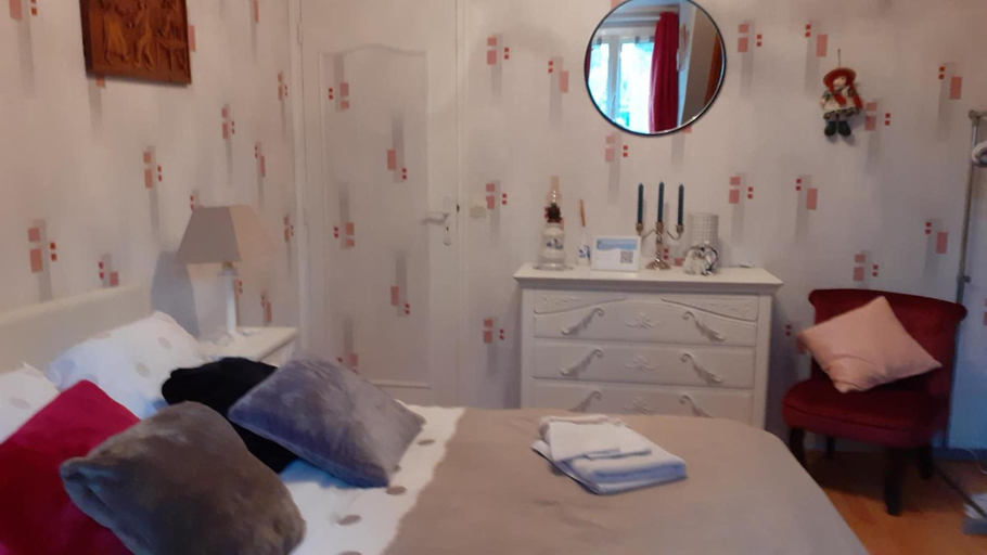 Bedroom 2, Chambre dans une maison pleine de vie, Yvelines