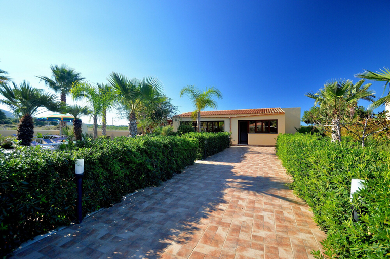 Exterior & Views, Villa Minoa con piscina, Trapani