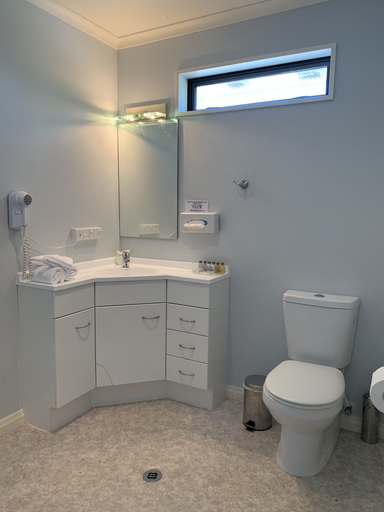 Bathroom 5, High Peaks Hotel, Westland