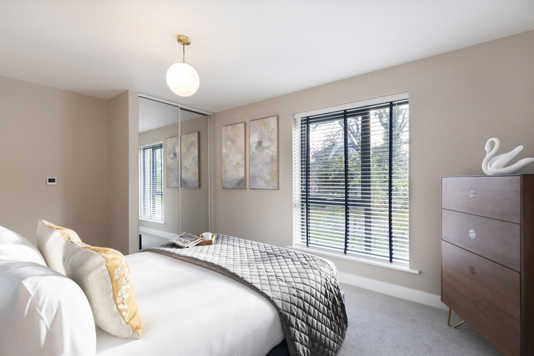 Bedroom 3, Elliot Oliver - Luxurious 2 Bedroom Apartment With Parking, Gloucestershire