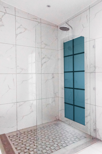 Bathroom 5, Marina Point Bay Resort, Panglao
