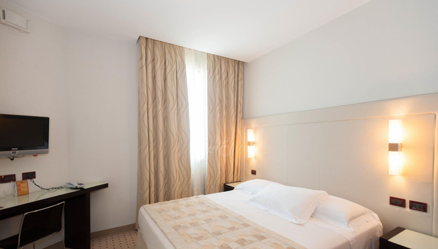 Bedroom 4, Hotel La Cartiera, Modena