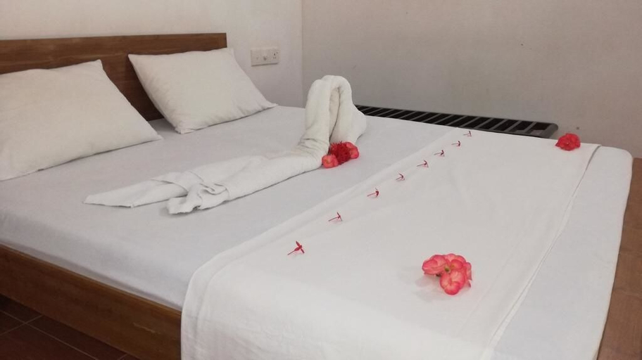 Bedroom 2, Paradise Guest House, Hingurakgoda