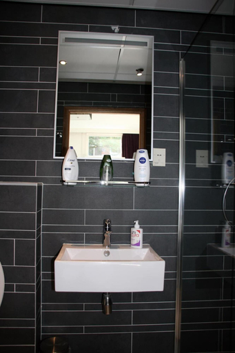 Bathroom 4, Hotel Kap, Amsterdam