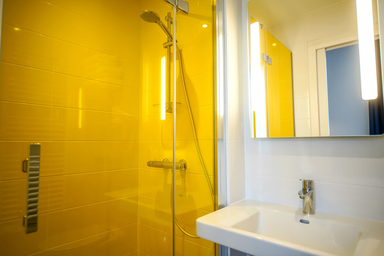 Bathroom 5, ibis Styles Saumur Gare Centre, Maine-et-Loire
