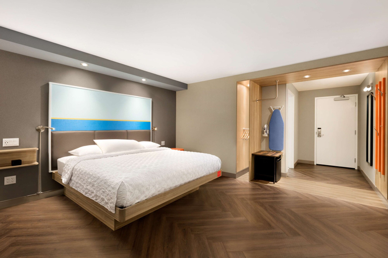 Bedroom 3, Tru by Hilton Las Vegas Airport, NV, Clark