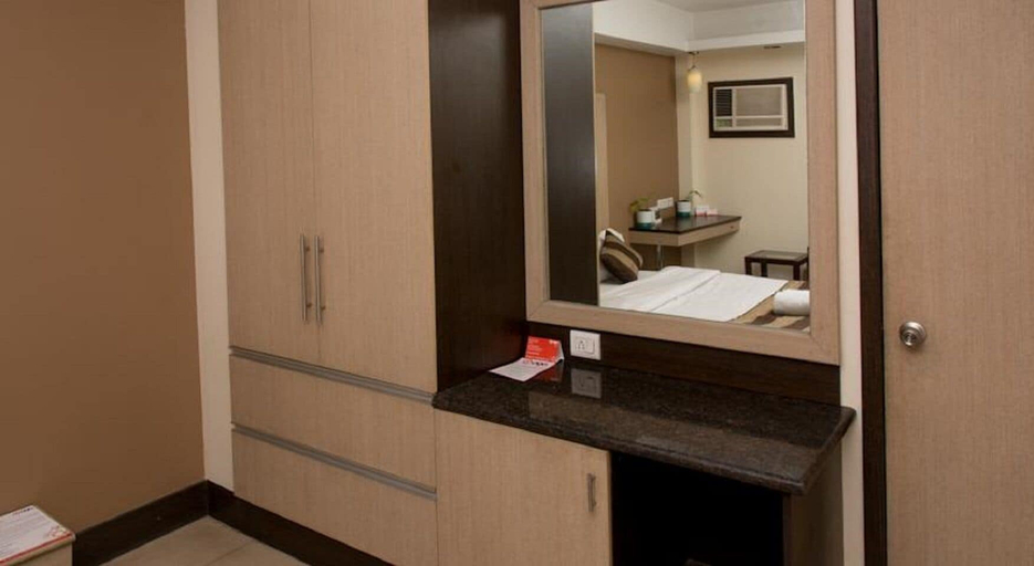 Bathroom 3, Pacific Inn Huda City Centre Sec 41, Gurgaon