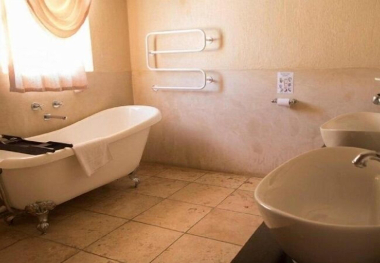 Bathroom, Hogsback Inn, Amathole