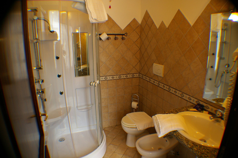 Bedroom 4, Hotel Damian, Torino