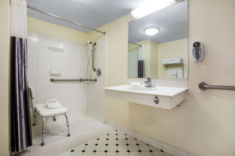 Bathroom 5, La Quinta Inn by Wyndham Austin Capitol / Downtown, Travis