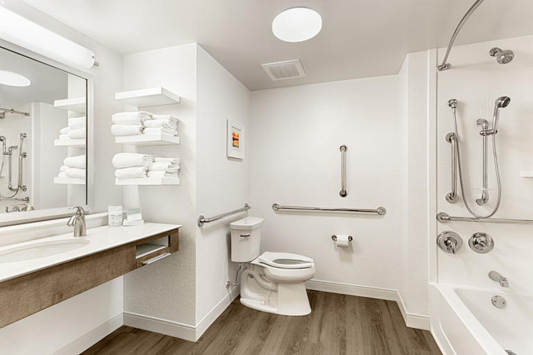 Bathroom 4, Hampton Inn Georgetown-Marina, Georgetown