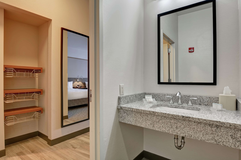 Bathroom 4, Hilton Garden Inn Oshkosh, Winnebago