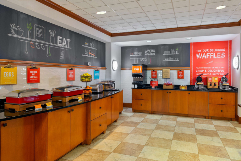 Food & Drinks 5, Hampton Inn Springfield South Enfield, Hartford