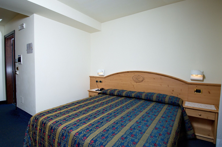 Bedroom 2, Hotel Colfosco, Trento