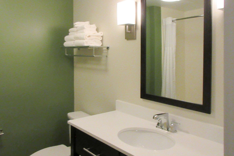 Bathroom, Sleep Inn & Suites Chiloquin-Crater Lake Junction, Klamath