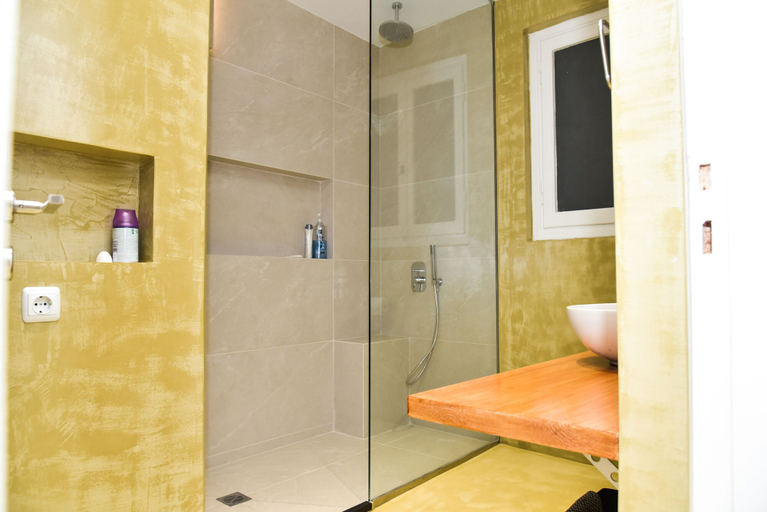 Bathroom 3, Central apartment at Echarxia 2 beds for 4 pers, Attica