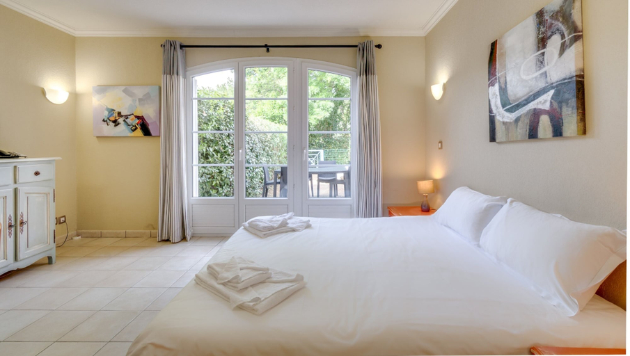 Bedroom 4, Vacancéole Le Domaine de Camiole, Var