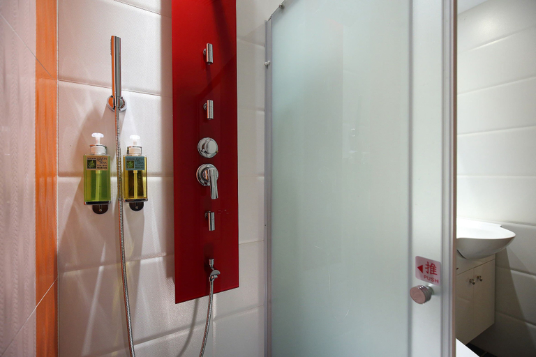 Bathroom 3, Buckingham Palace B&B, Hualien