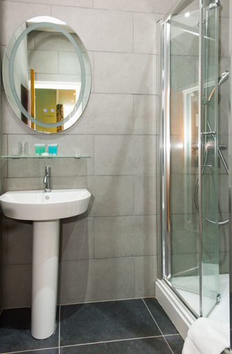 Bathroom 5, Caring Hotel, London
